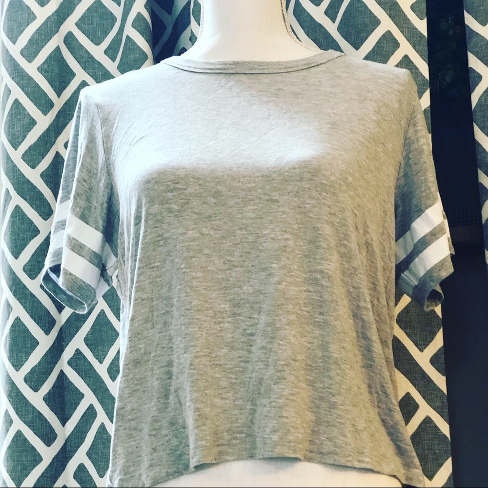 American Eagle light grey crop top